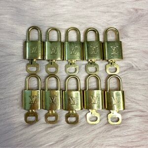🟥 SOLD! Louis Vuitton Authentic Lock & Key Sets